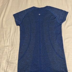 Lululemon tight fitted top